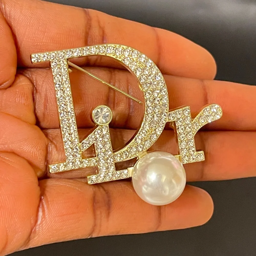 Designer Brooch - Picture 1 of 3